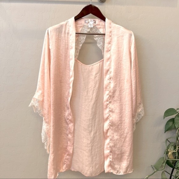 Band of Gypsies pink satin flowy Kimono with white lace trim,open back,overszd - Picture 3 of 12